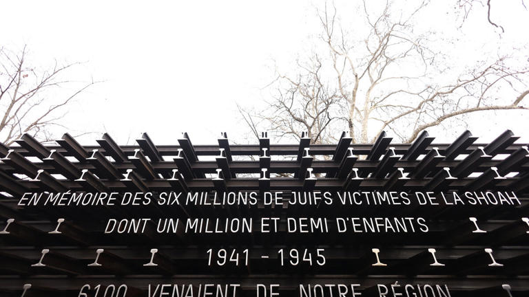 C'est sur ce monument, baptis Les Rails de la mmoire et inaugur en janvier dernier, que l'inscription a t dcouverte. AFP/Alex MARTIN